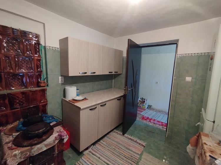 Casă cu 4 camere în Periferie