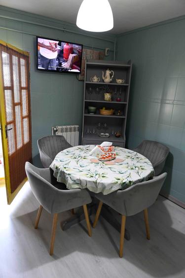 Apartament cu 3 camere decomandat în Prundu