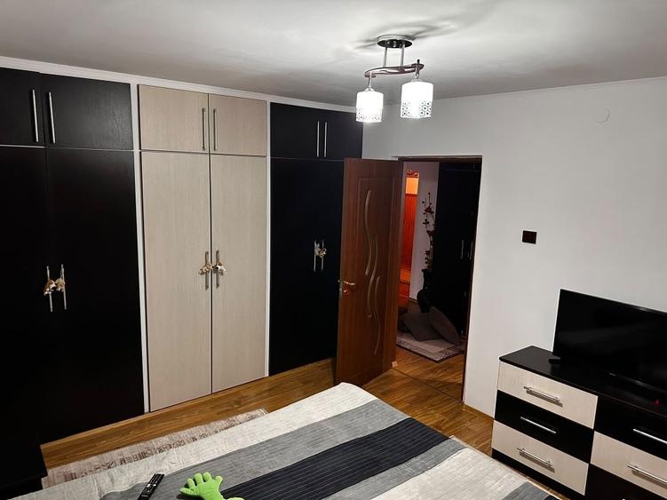 Apartament cu 3 camere decomandat în Exterior Vest