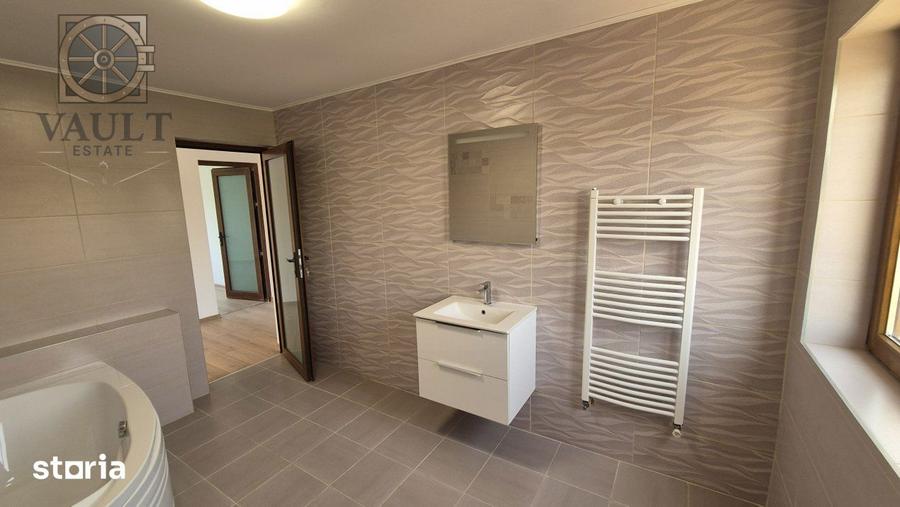 Casă cu 9 camere cu Teren 510 Mp în Crevedia