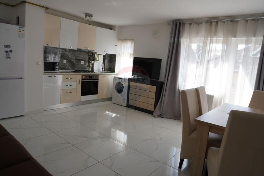 Apartament cu 3 camere decomandat, mobilat în Ultracentral — fotografia 3