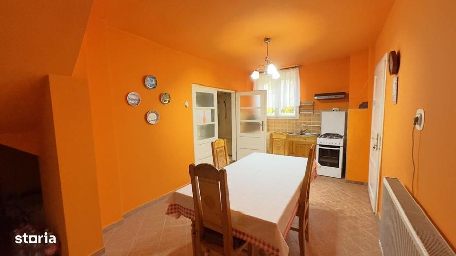 Casă cu 4 camere în Central