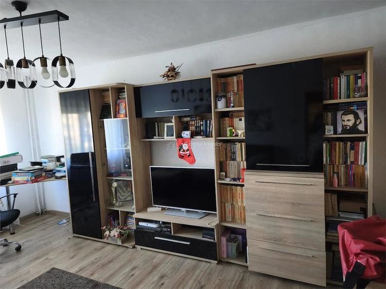 Apartament cu 2 camere decomandat în Mihai Bravu