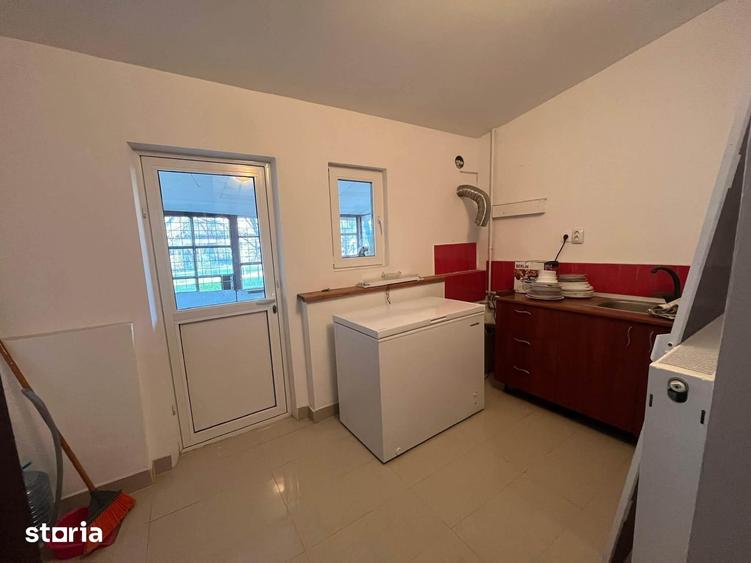Casă cu 5 camere cu Teren 500 Mp în Priseaca