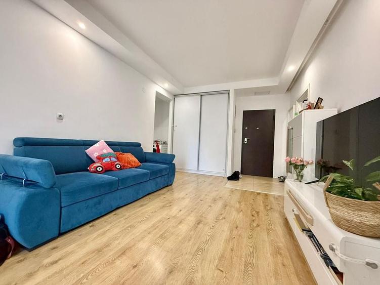 Apartament cu 3 camere semidecomandat în Ștefăneștii de Jos