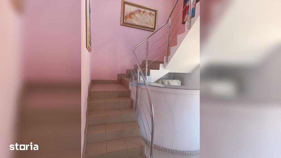 Casă cu 5 camere cu Teren 709 Mp în Podari