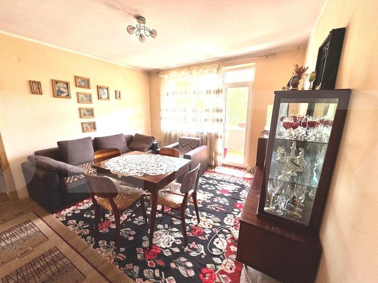 Apartament cu 4 camere semidecomandat, mobilat în Central