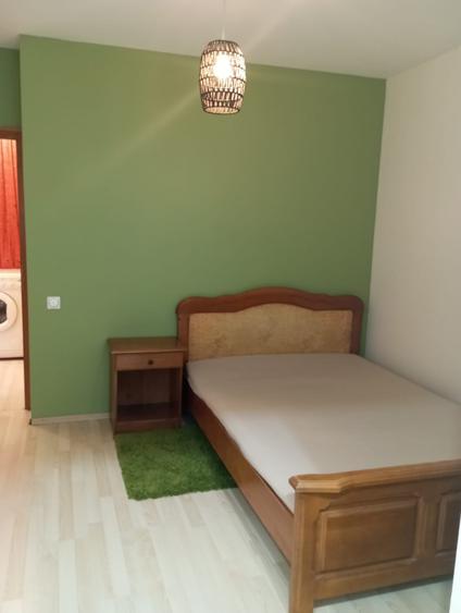 Apartament cu 3 camere semidecomandat în Plopilor