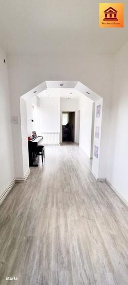 Casă cu 3 camere în Macea
