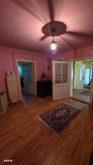 Casă cu 2 camere în Central