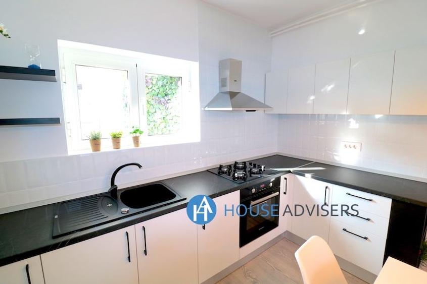 Apartament cu 3 camere, mobilat în Romană