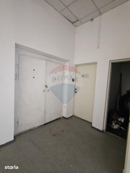 Spațiu comercial, de 2,100 mp, în Valea Rosie