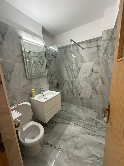 Apartament cu 3 camere decomandat în Exterior Vest