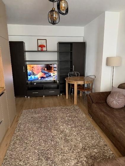 Apartament cu 3 camere semidecomandat, mobilat în Miroslava