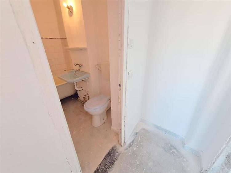 Apartament cu 2 camere semidecomandat în 9 Mai