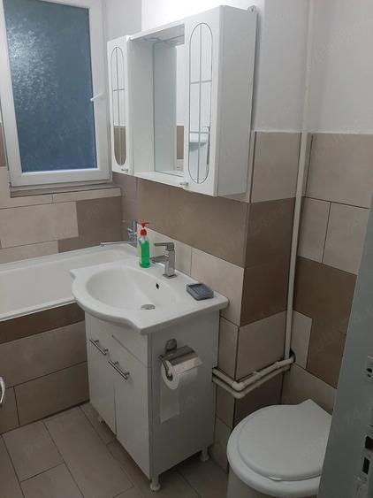 Apartament cu 3 camere decomandat în Cornișa
