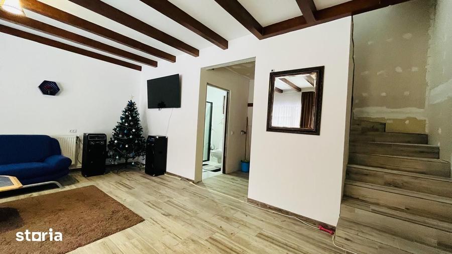 Casă cu 6 camere cu Teren 712 Mp în Central