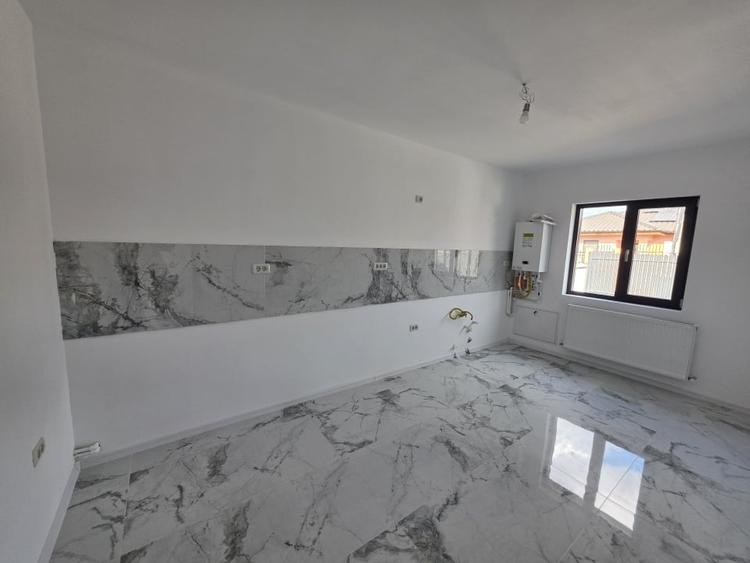 Casă individuală cu 3 camere cu Canalizare în Valu lui Traian