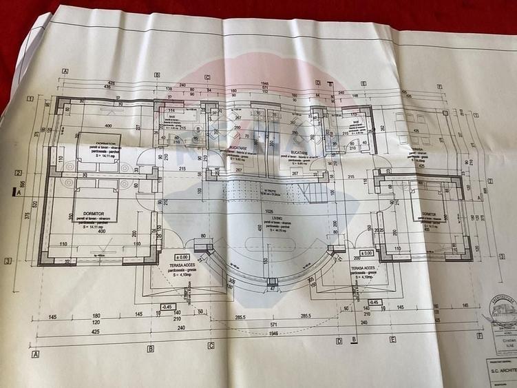 Casă individuală cu 10 camere cu Teren 1085 Mp în Țegheș