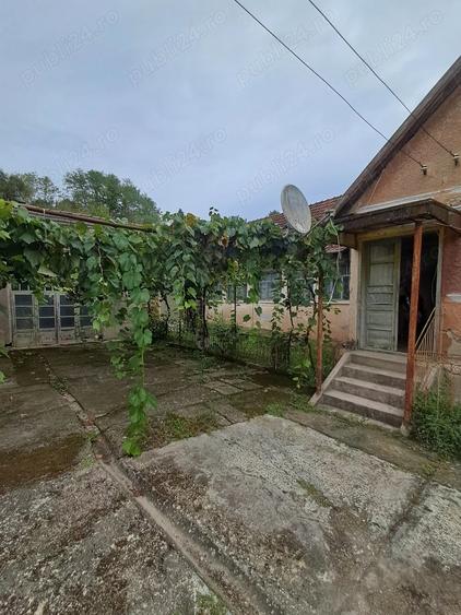 Casă cu 4 camere în Nadăș