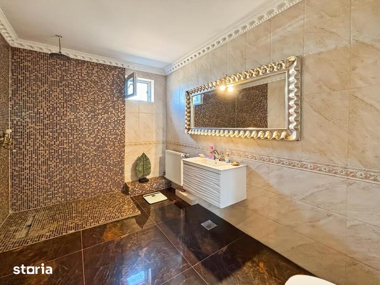 Casă cu 6 camere decomandat cu Teren 500 Mp în Valu lui Traian