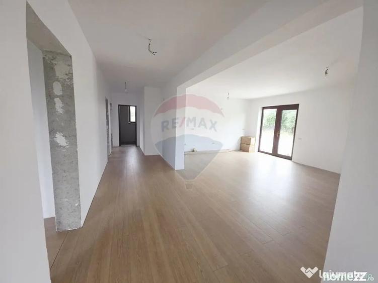 Casă cu 4 camere cu Teren 6110 Mp în Girov