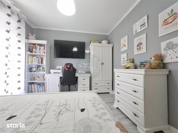 Apartament cu 3 camere decomandat în Turnișor