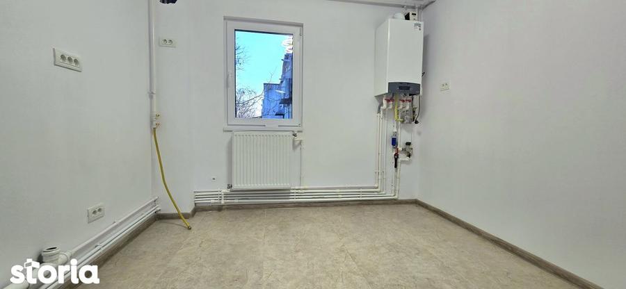 Apartament cu 4 camere decomandat în Poarta 6
