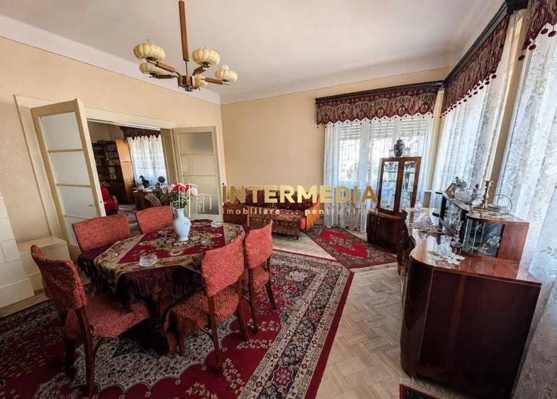 Apartament cu 3 camere decomandat, mobilat în Central