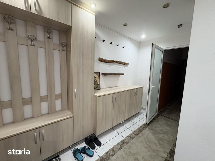 Apartament cu 3 camere decomandat în Nufărul