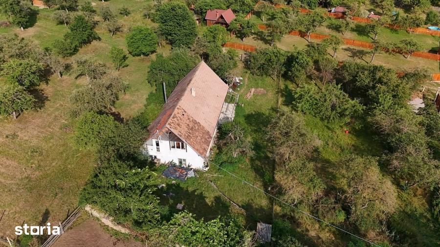 Casă cu 6 camere cu Teren 1000 Mp în Angheluș
