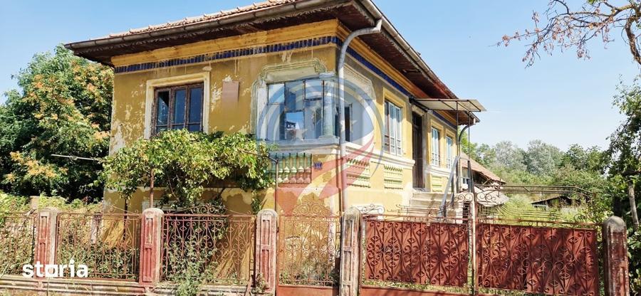 Casă cu 5 camere cu Teren 2200 Mp în Calopăr