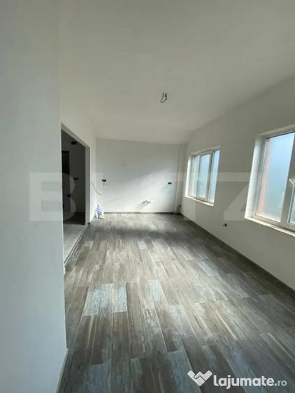Apartament cu 5 camere decomandat, mobilat în Decebal