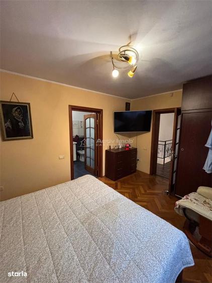Casă cu 3 camere în Piața Centrală
