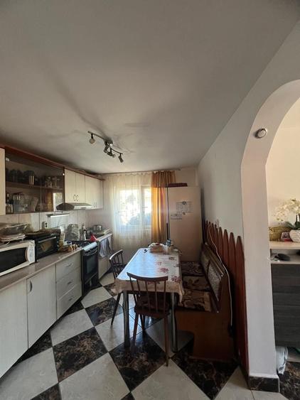 Casă cu 4 camere în Husasău de Criș