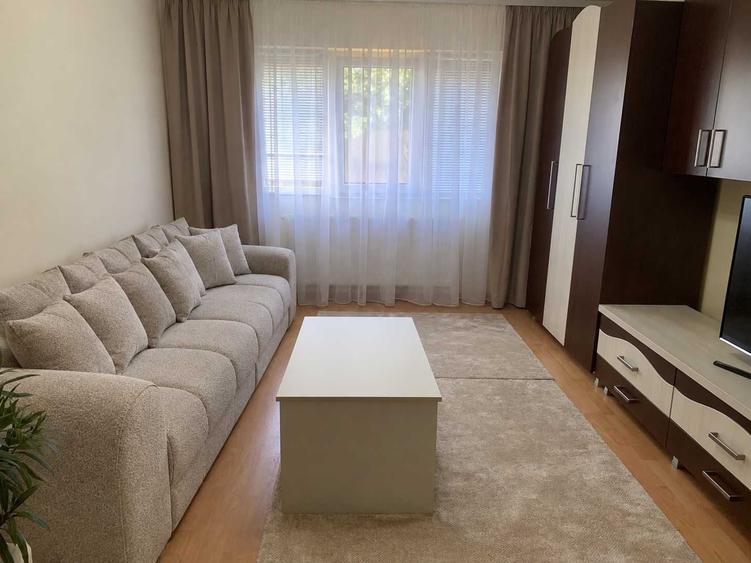 Apartament cu 2 camere decomandat în Lipovei