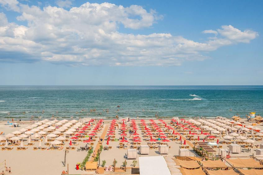 Apartament cu 3 camere decomandat în Mamaia-Sat
