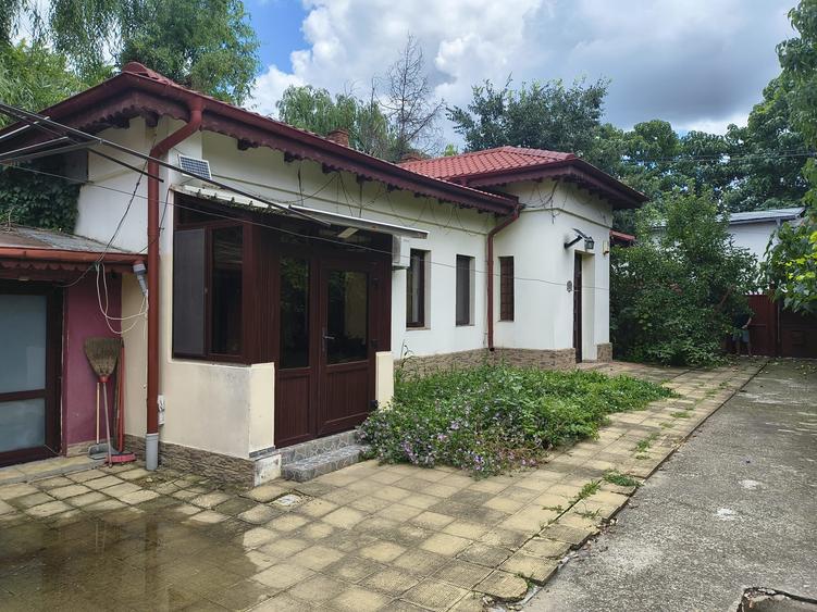 Casă individuală cu 4 camere cu Canalizare în Dobroești