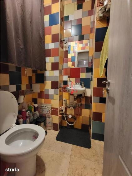 Apartament cu 4 camere semidecomandat, mobilat în Berceni
