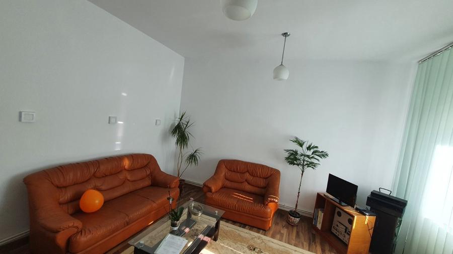 Casă individuală cu 5 camere cu Canalizare în Ultracentral