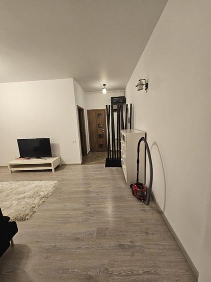 Apartament cu 2 camere semidecomandat, mobilat în Berceni