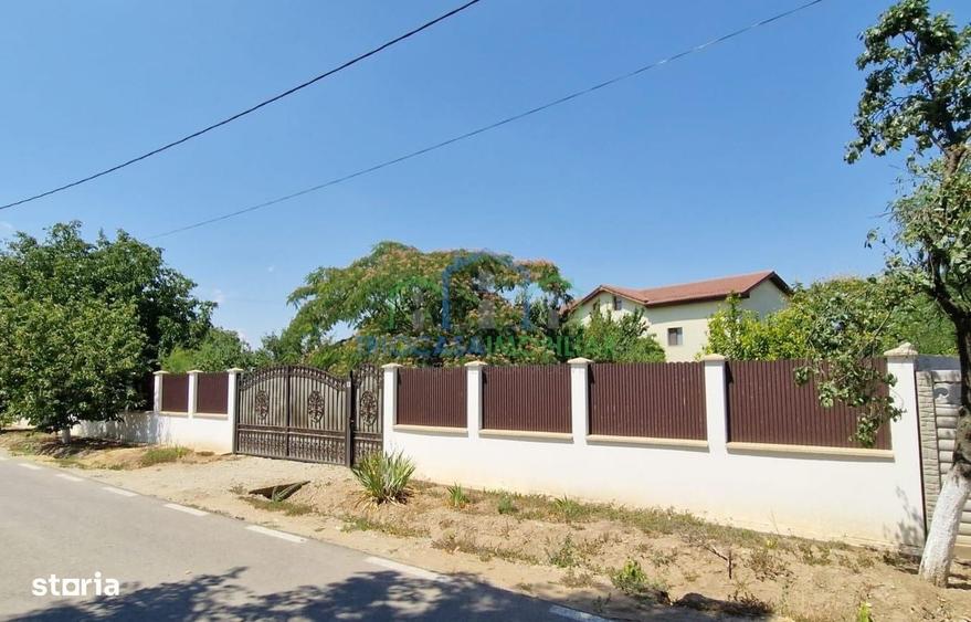 Casă cu 4 camere cu Teren 2936 Mp în Coșoveni