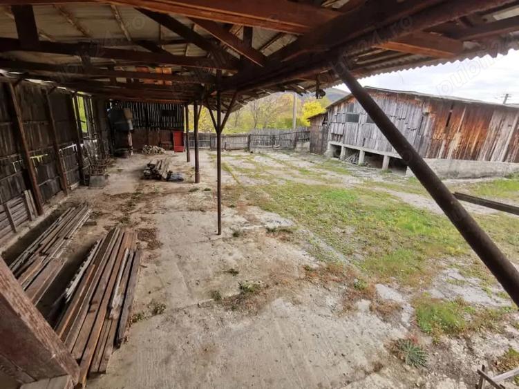 Spațiu comercial, de 1,350 mp, în Chirlești