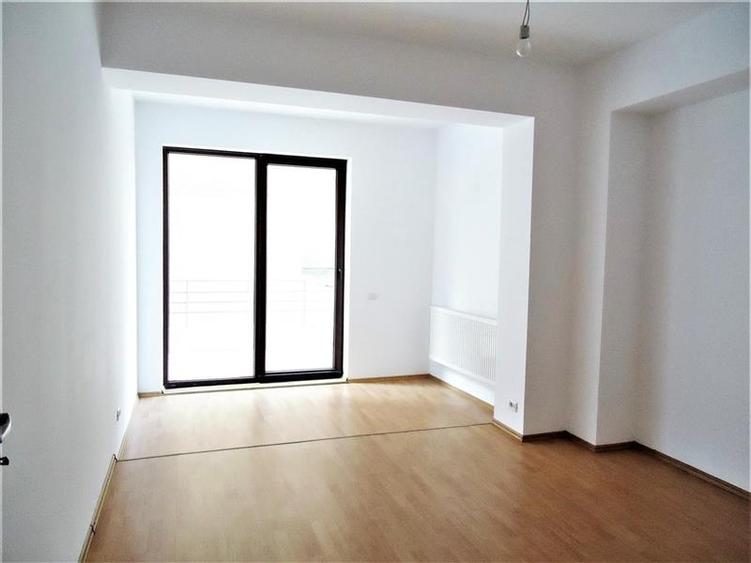 Apartament cu 3 camere semidecomandat, mobilat în Herăstrău