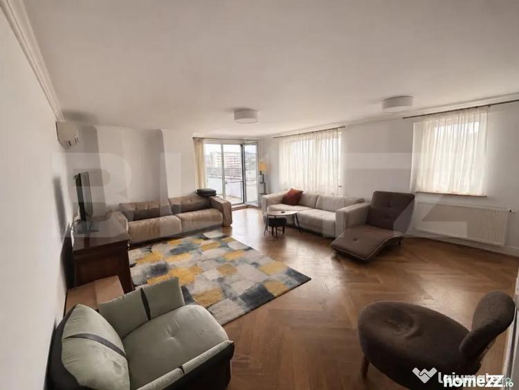 Apartament cu 7 camere decomandat în Grigorescu