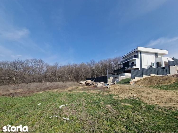Teren de 1650 mp, în Central