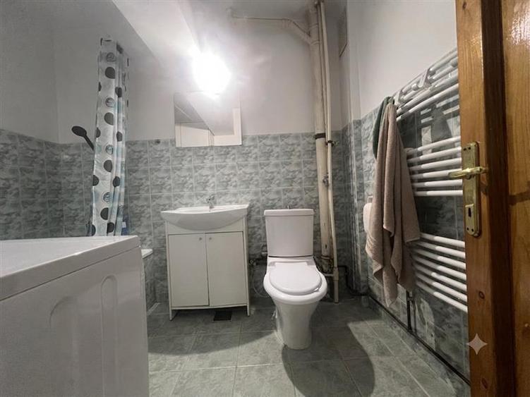 Apartament cu 2 camere nedecomandat, mobilat în Bucium