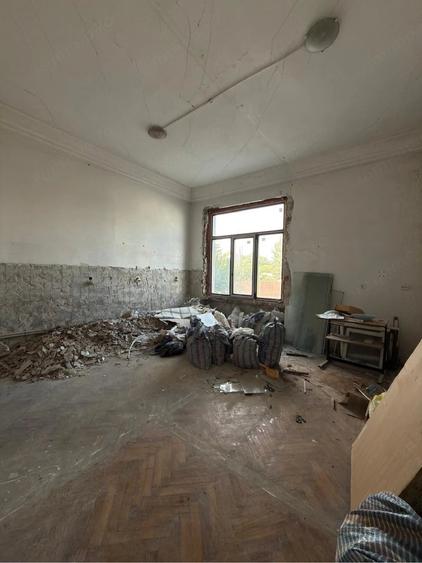 Casă cu 3 camere cu Teren 90 Mp în Central