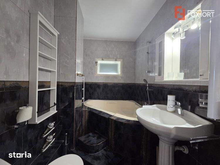 Apartament cu 4 camere decomandat în Intim