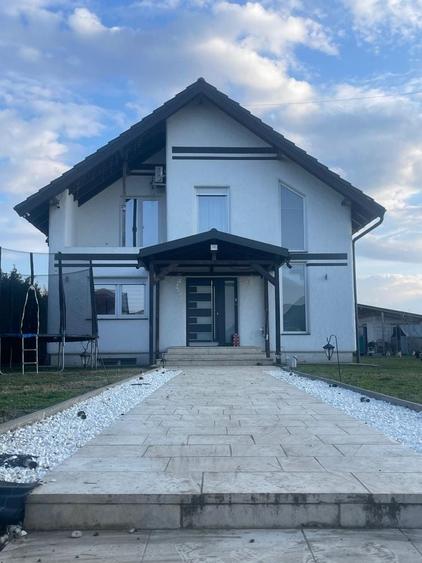 Casă cu 4 camere în Central